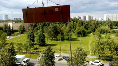 Подъем грузов вдоль фасада